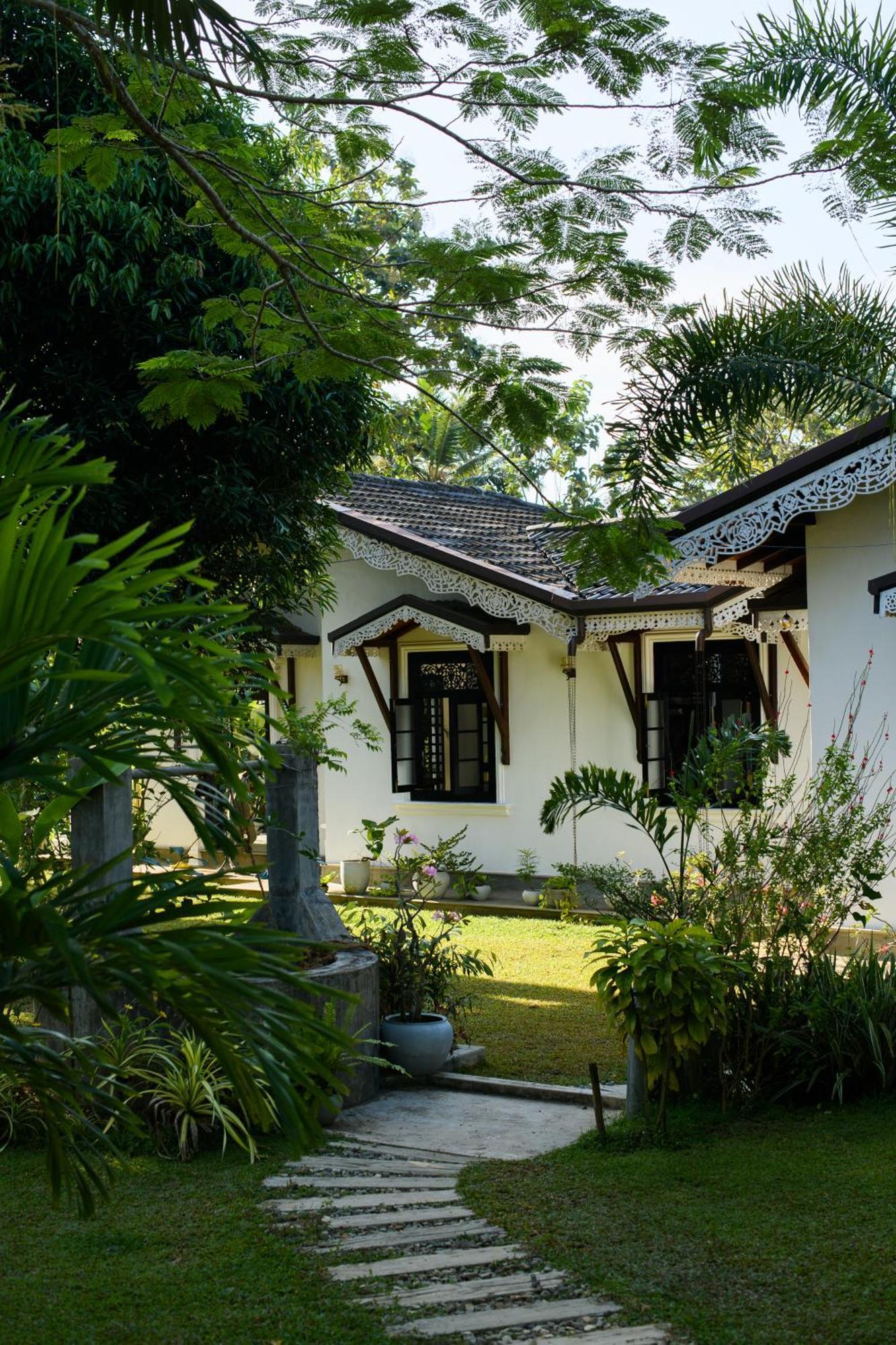 Roots Retreat Hotell Unawatuna Exteriör bild
